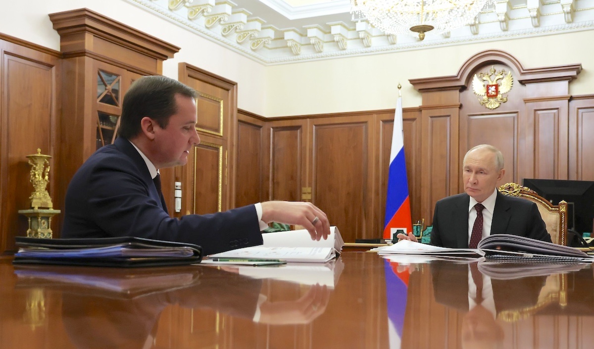 Александр Цыбульский (слева) и Владимир Путин. Источник: kremlin.ru