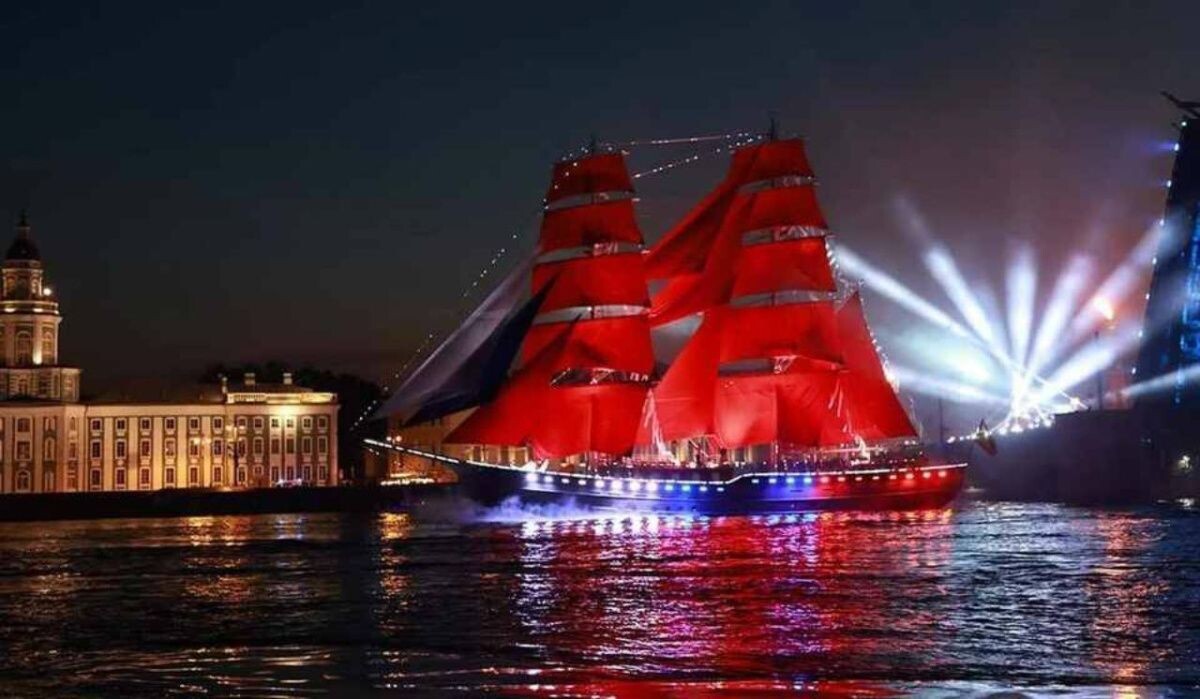     Алые паруса. Источник: spb.kp.ru Автор фото: Вероника Овсянникова