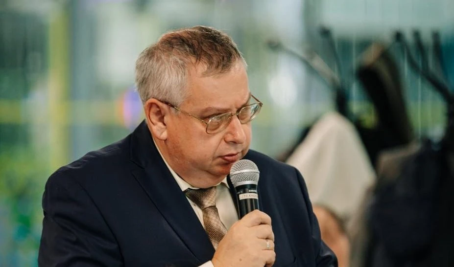 Кандидат экономических наук, доцент кафедры «Международные транспортные операции» МГИМО Андрей Голубчик в преддверии семинара «Актуальные вопросы морского фрахта 2026» ответил на вопросы InfraNews о том, что может измениться в международном транспортном праве и каковы будут прямые последствия ближневосточного кризиса для российских грузовладельцев.