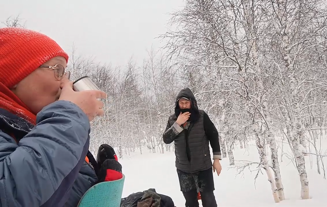 Пока ждём отстающего Евдокимова, согреваемся чаем..
