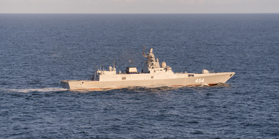 Экипаж фрегата «Адмирал Горшков» выполнил артиллерийские стрельбы в Баренцевом море