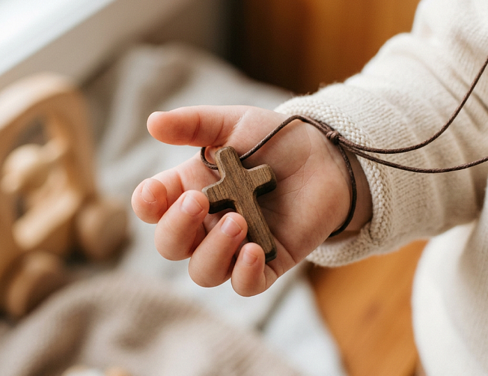 Хочу делать нательные кресты из дерева, нужно ли благословение на это?