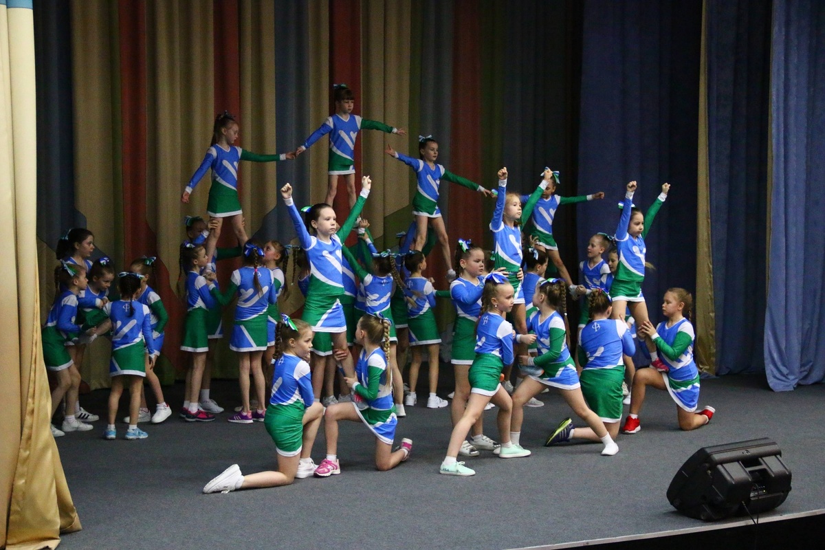 Основная цель мероприятия – повышение социальной активности школьников и их осведомлённости о принципах здорового образа жизни. В этом году к проекту присоединились 255 подростков. При этом эксперты выявили более 30 ребят, которые входят в группу риска. Они прошли комплексные обследования и получили необходимую медицинскую поддержку.Примечательно, что за время существования «Здоровый класс» объединил около 2 тысяч школьников. К проекту также подключились студенты медицинских учебных заведений. Они получили возможность применять свои знания на практике. Около 500 студентов-медиков были вовлечены в профилактическую работу по проведению лекций и интерактивных занятий по основам здорового образа жизни. В общей сложности состоялось почти 900 мероприятий и было сформировано 35 групп в социальных сетях.Николай Ташланов подчеркнул важность воспитания у детей с раннего возраста бережного отношения к своему здоровью: «Радуют результаты конкурса: участвуя в проекте, ребята начинают активнее заниматься спортом, посещать секции и внимательнее относятся к своему рациону питания. У школьников заметно снижаются показатели избыточной массы тела, укрепляется осознание важности правильного образа жизни».