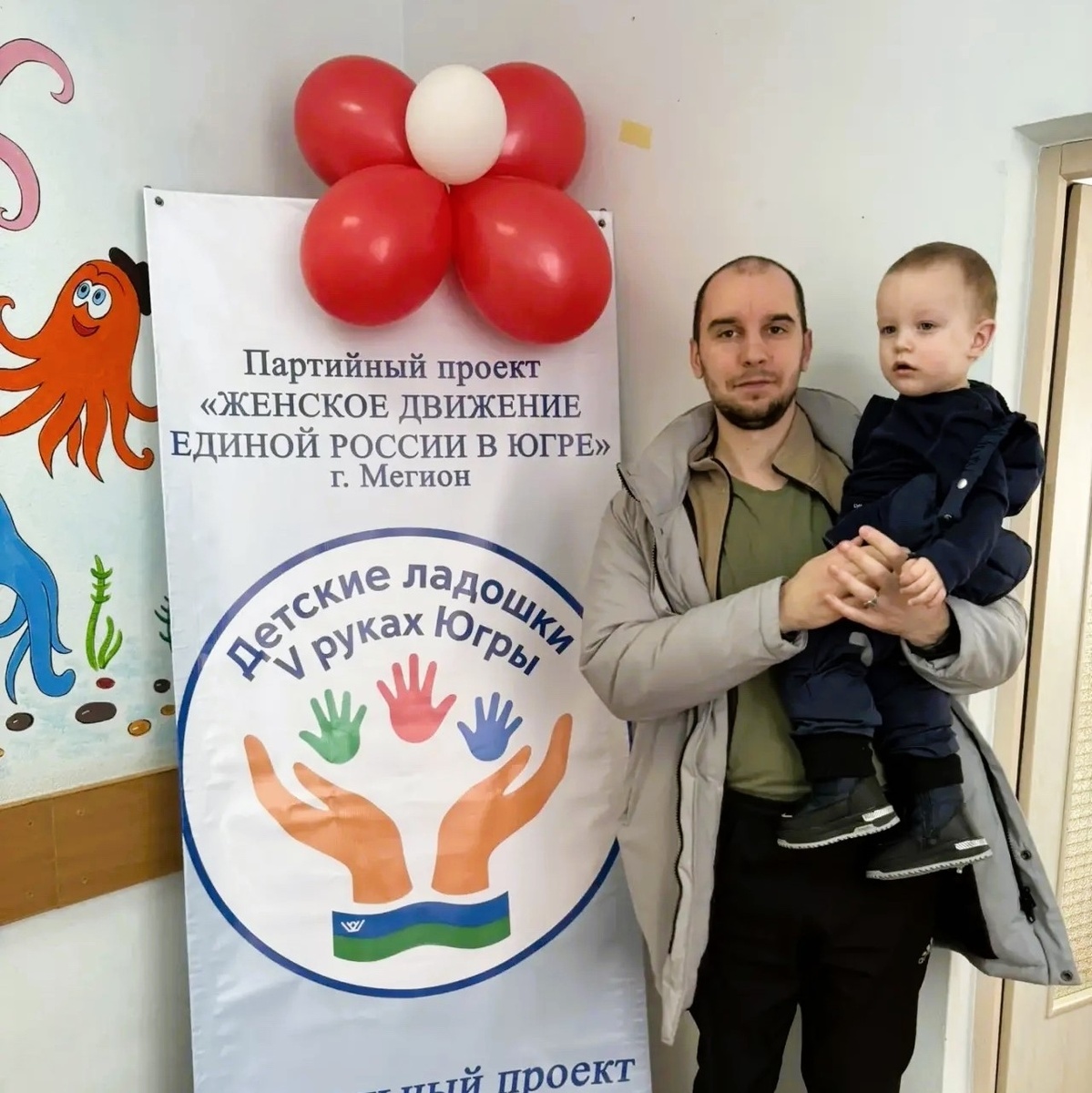 В Мегионе на площадке детской поликлиники депутаты, активистки «Женского движения» организовали экспресс-диспансеризацию для родственников защитников. В ходе встречи больше 20 человек получили консультации у офтальмолога, невролога, педиатра, сдали необходимые анализы и прошли обследования.