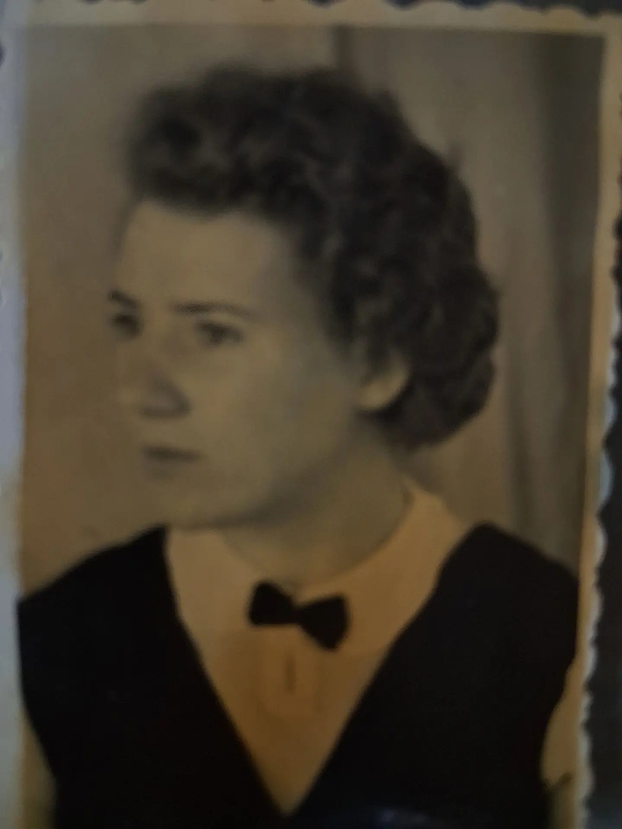 Фото 1956 года до реставрации. Это моя мама.