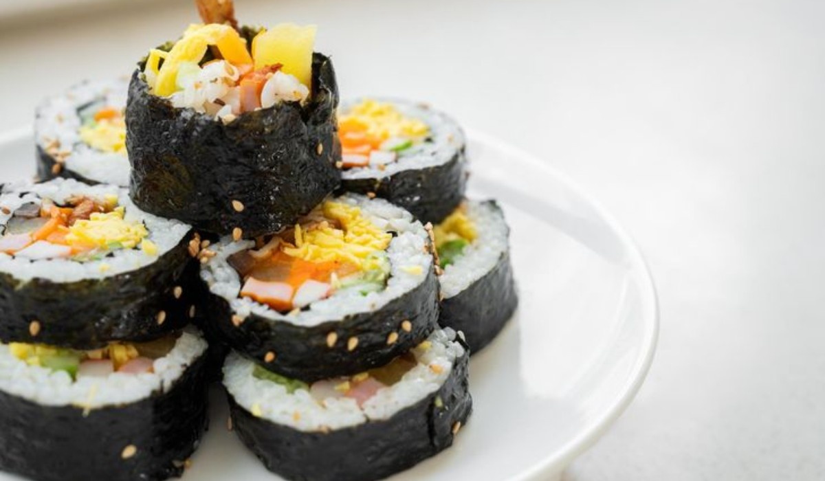 Фото: https://www.koreatimes.co.kr/lifestyle/travel-food/20260327/k-food-guide-how-to-make-healthier-gimbap