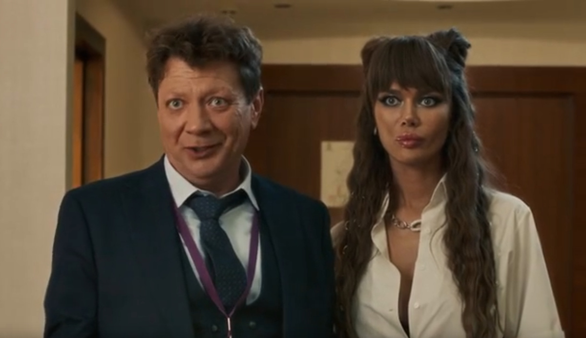Кадр из кинофильма "Мэр поневоле", 2025 г., режиссер Радда Новикова, сценаристы Роман Филин, Евгений Чукаров, Андрей Орлов, Павел Маркин, композитор Игорь Бабаев (скриншот)