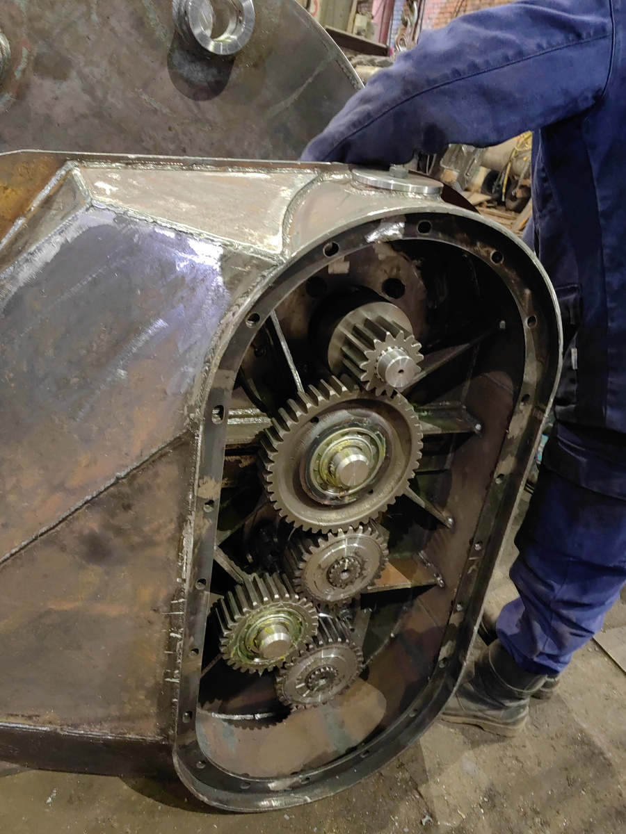 Просеивающий ковш валкового типа от ЗАВОДа КОВШЕЙ на шестернях. Смазка и обслуживание не требуется. Тел: 8-911-927-67-35 Анатолий Григорьевич (СПб). Сайт: заводковшей.рф