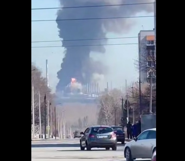 В Нижнекамске загорелся завод «Нижнекамскнефтехима»