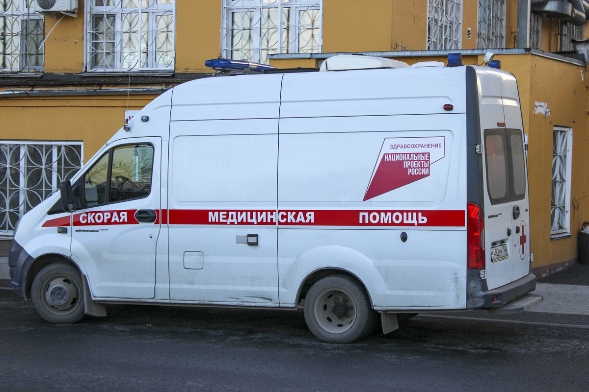 Более 60 человек личного состава МЧС России и 19 единиц спецтехники продолжают работу по тушению очага возгорания.  Фото: Фото: ФедералПресс / Ксения Кобалия