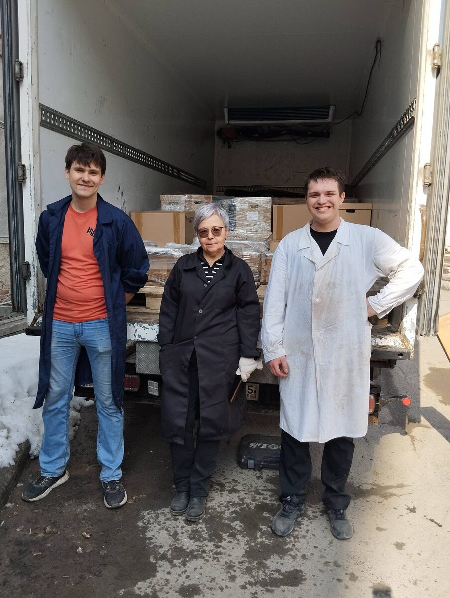 Более 200 коробок с артеактами ученые УрФУ отправили в Сургут. Фото из личного архива Ольги Корочковой.