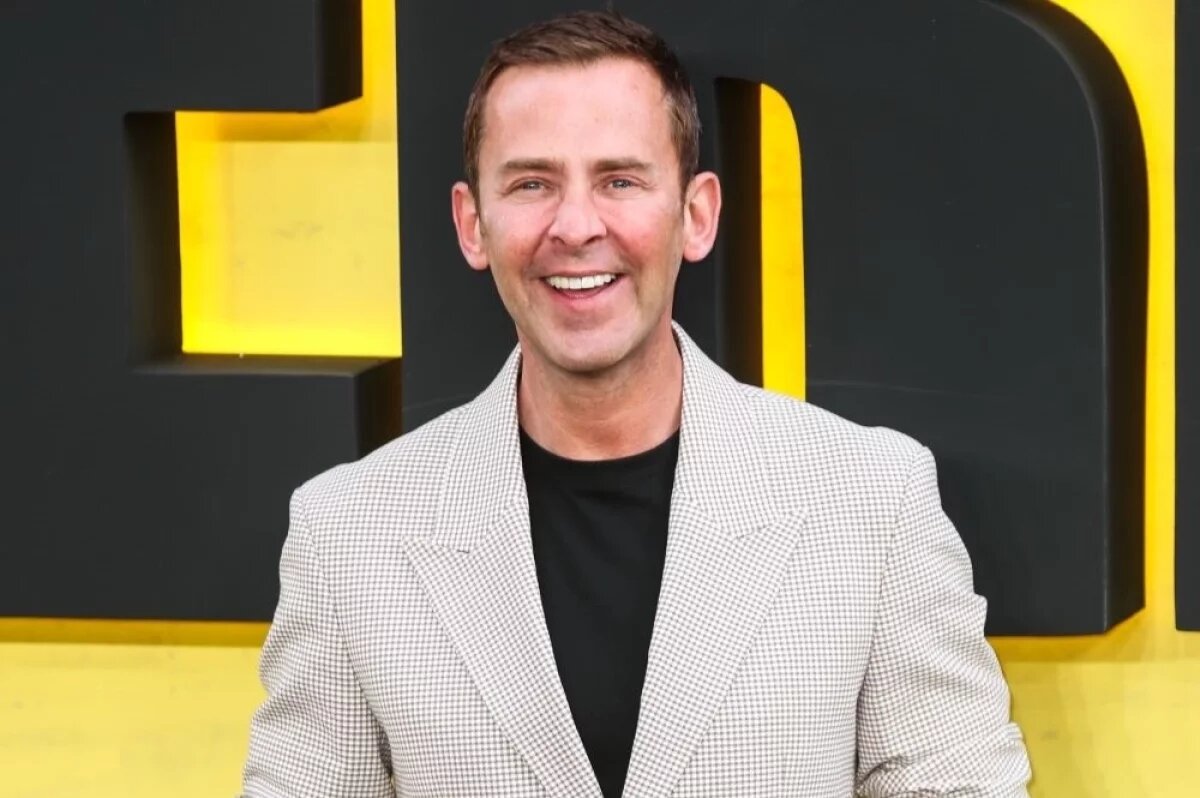    Скотт Миллс официально уволен после почти четверти века работы в организации.