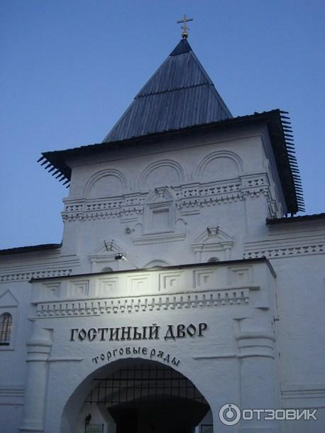 https://i2024.otzovik.com/2024/05/16/16125552/img/2417231_89171067.jpeg Один из входов в Гостиный двор