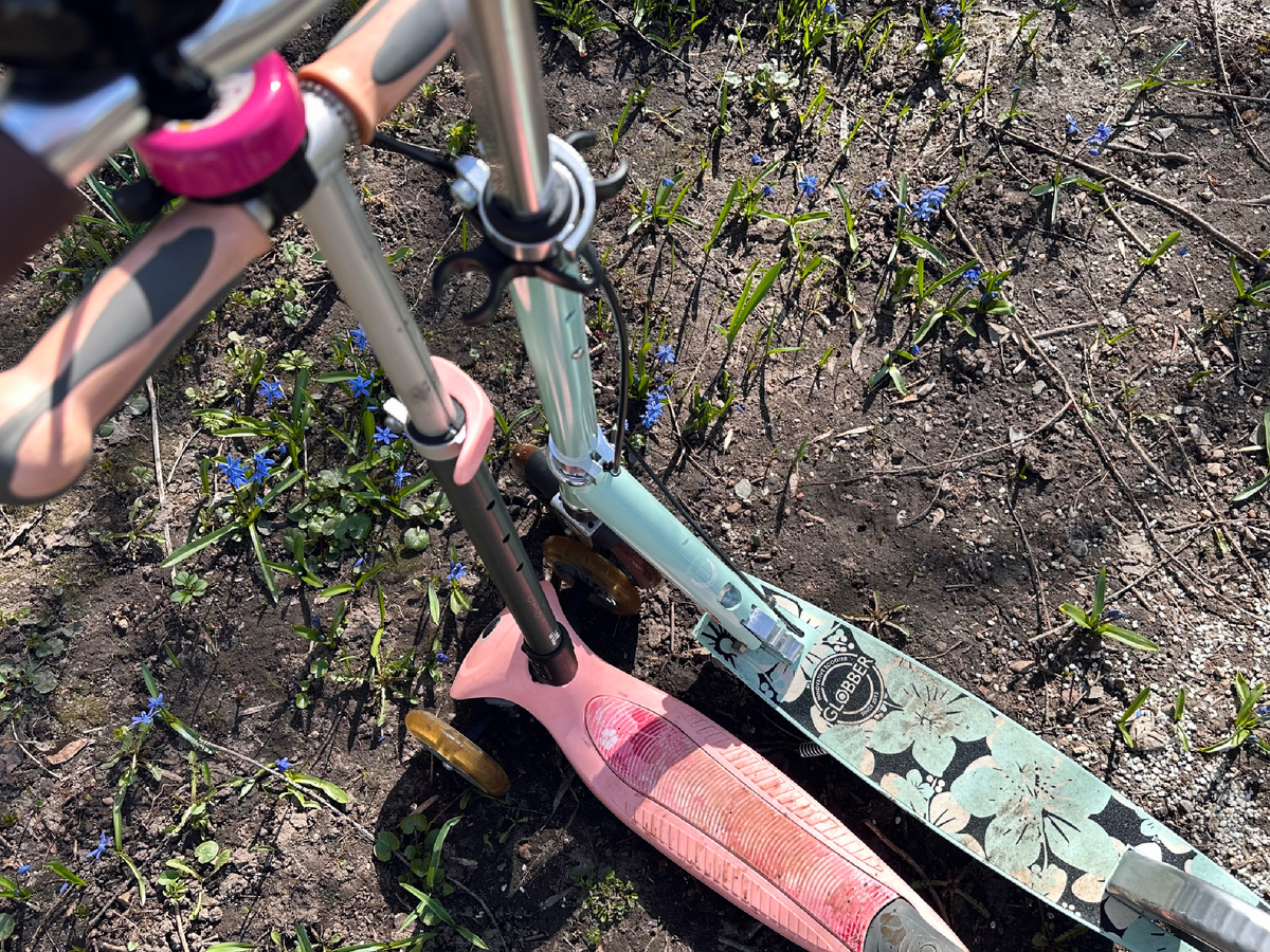 Освежили к весне наши самокаты - муж отвез их на мойку.