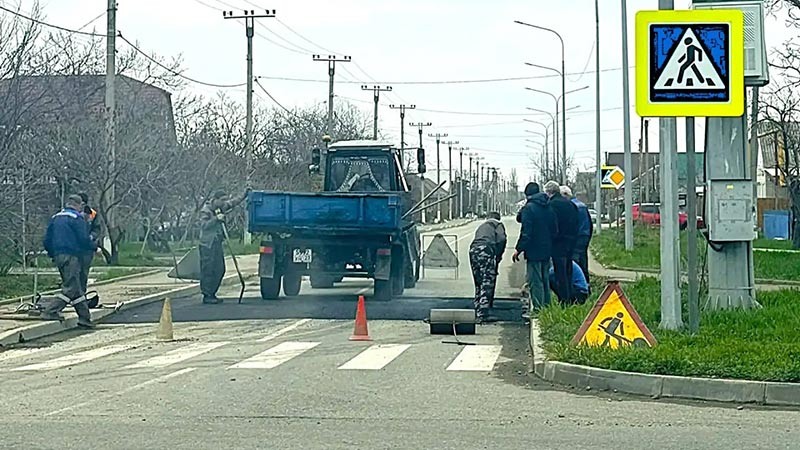    В Курганинске активно обустраивают пешеходные переходы