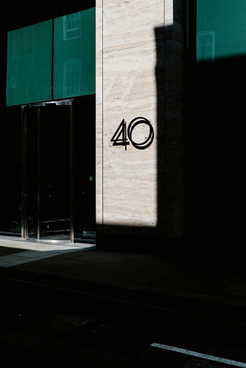 "Позволял своим связкам все звуки, помимо воя; перешел на шепот. Теперь мне сорок."(с) Фото: Unsplash