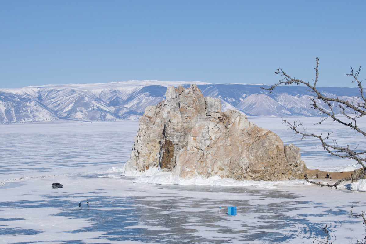 Озеро Байкал. Скала Шаманка на острове Ольхон