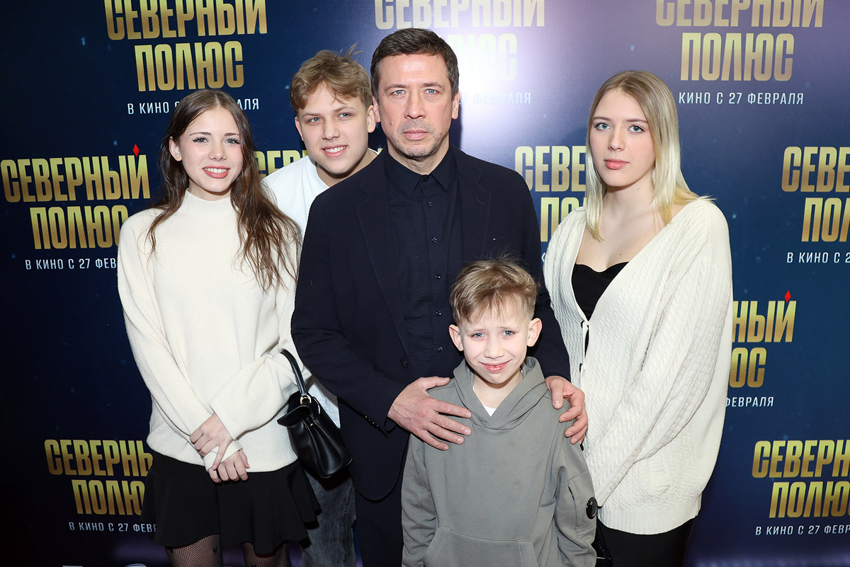 Андрей Мерзликин с детьми. Фото Starface.ru