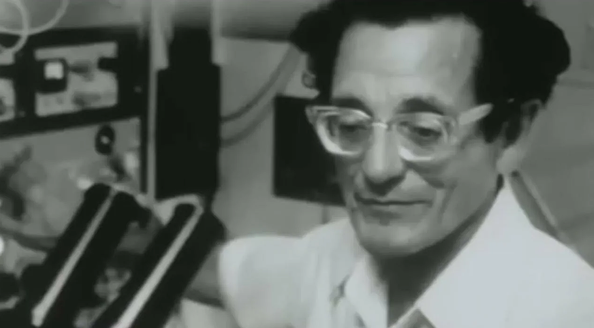 Бенджамин Либет