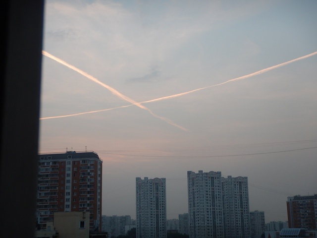 ул перева (люблино )знак где проходят руские марши там будет построен храм мв луки крест на небе там где будет строится храм храма нет но знак есть 