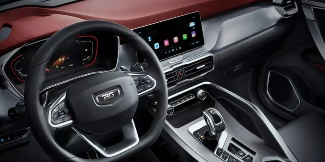 «Новый мотор, свежий дизайн и важный нюанс с коробкой»: Обновленный белорусский Belgee X50+ едет в Россию