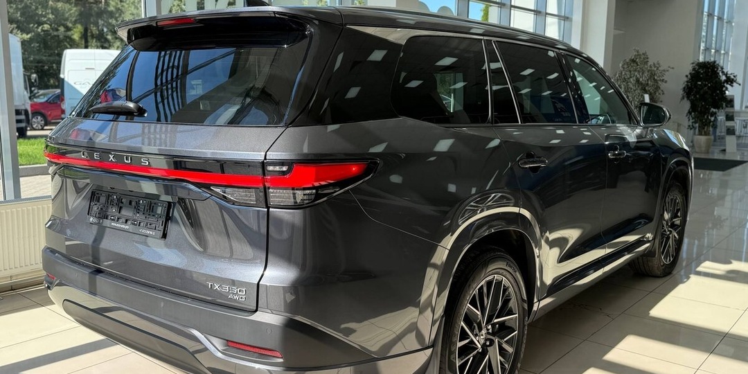 Американская сборка, длина 5,2 м и 7 мест в салоне: обзор самого большого кроссовера Lexus