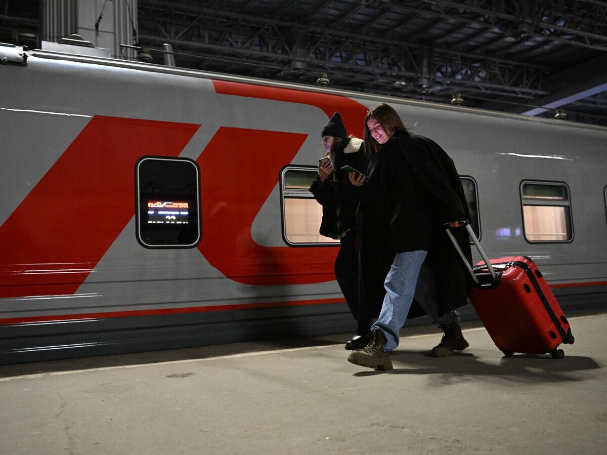    Пассажиры на перроне Казанского вокзала | © РИА Новости / Павел Бедняков