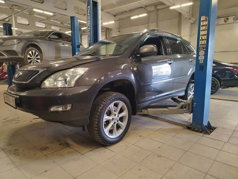 Lexus RX в автотехцентре «Аирматик Про»