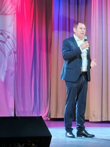 Музыка весны: в РДК выступил заслуженный работник культуры РФ Игорь Дзреев