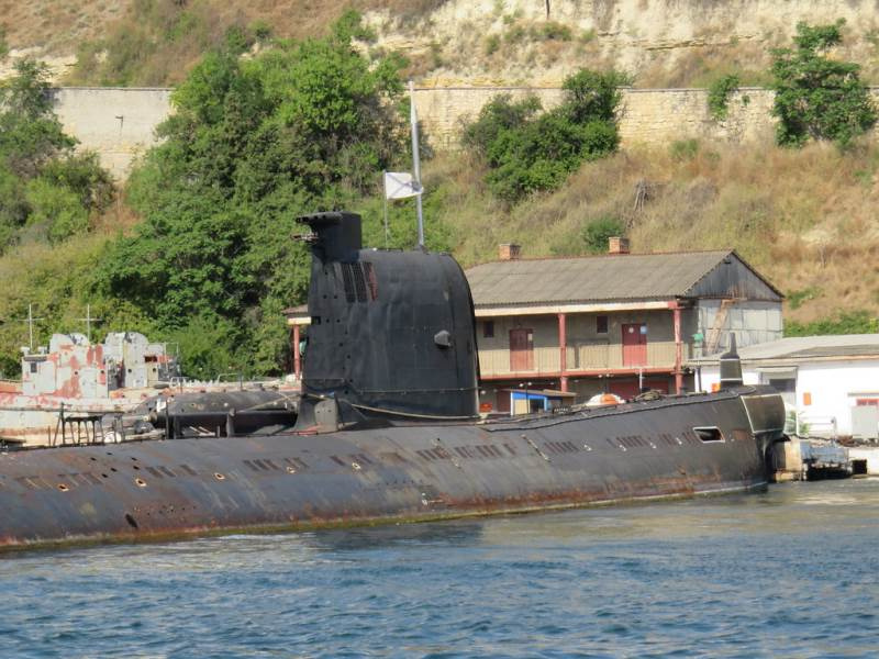 Одна из старых лодок Фокстрот на юге