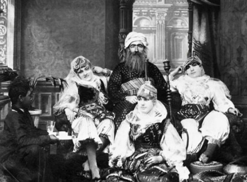 Что в гаремах было запрещено делать с наложницами