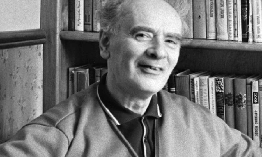 Почему кирпич честнее учебника истории