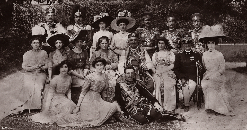 Князь Никола Негош с дочерьми и всем семейством