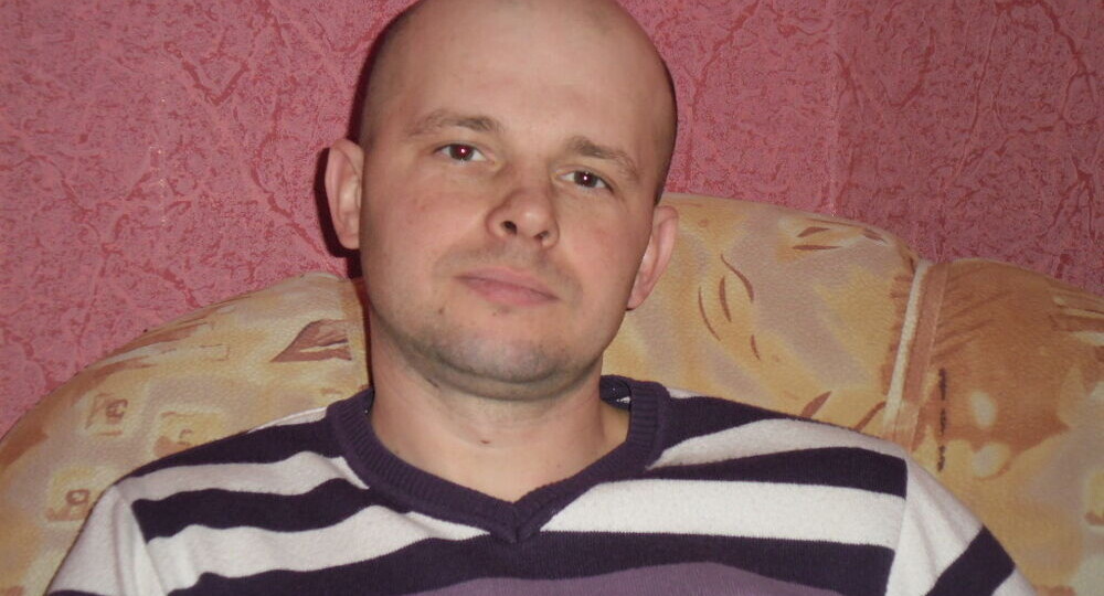 Зять (28 лет) за столом ляпнул: «Могли бы и помочь нам рублем». Пришлось напомнить, в чьей квартире он живет