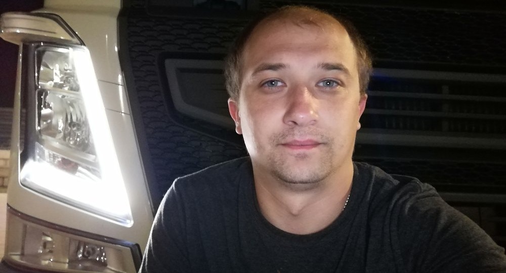 Мужчина (38 лет) красиво ухаживал, а потом пригласил к себе домой. Увидев, кто открыл нам дверь, я развернулась и ушла