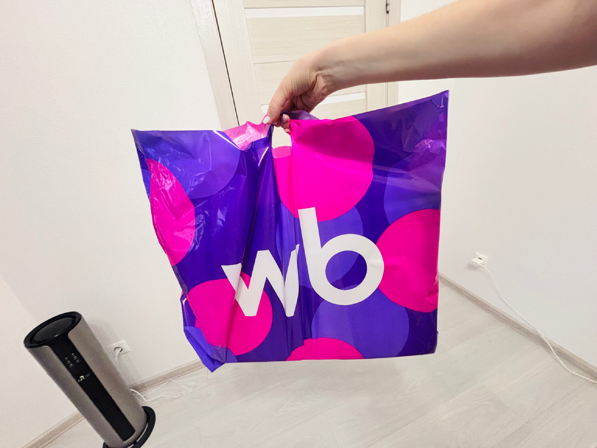 В пакете аккумулятор для старого пылесоса и кое что для ванны