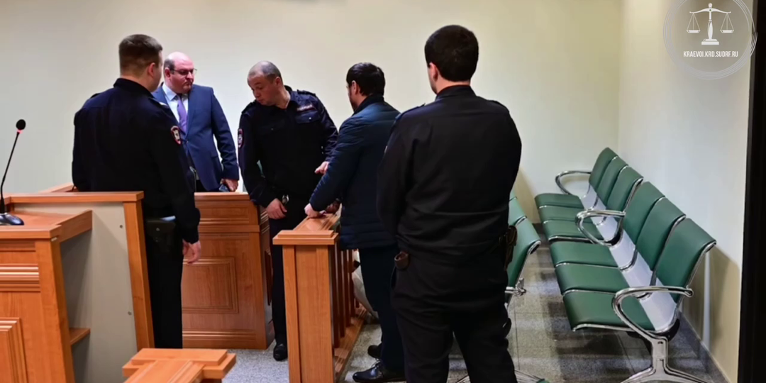 В Абинске суд отправил бывшего следователя в колонию строгого режима за взятку в миллион рублей