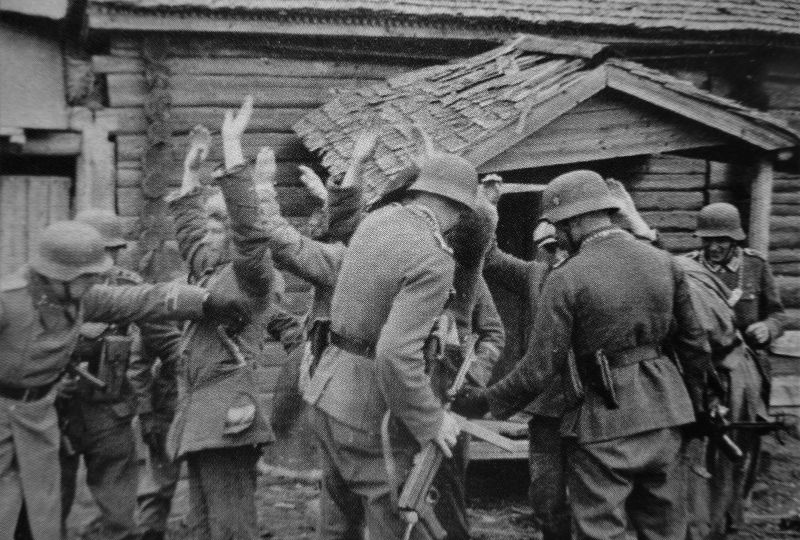 На эшафоте он сбросил позорную табличку и крикнул палачам одну фразу. Кем оказался этот бесстрашный пленник, поражает до мурашек