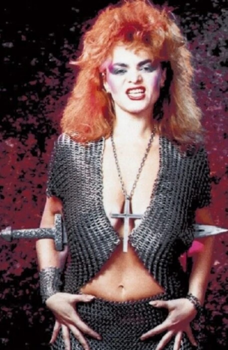 Первый муж Долиной, по собственным словам, не видел в ней ничего привлекательного.