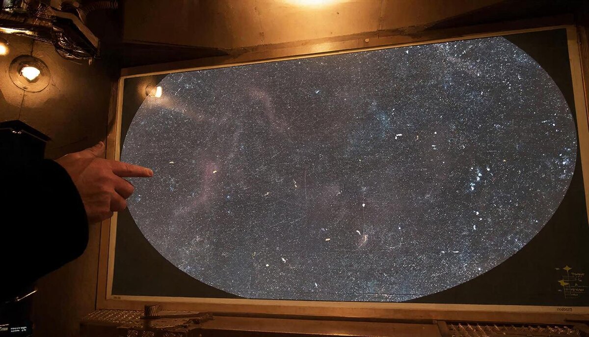 В 1987 году Роберт Киршнер пересчитал галактики в созвездии Волопаса и обнаружил: на миллион кубических мегапарсек приходится всего 60 галактик вместо двух тысяч. Так открылась самая большая дыра во Вселенной.