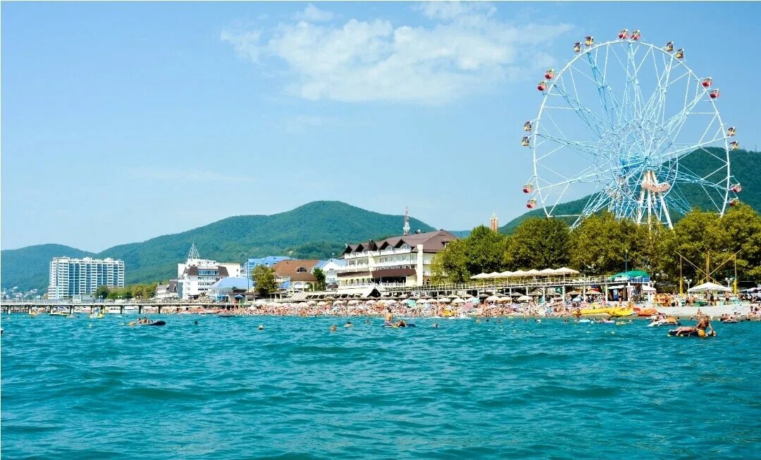 Панорама центрального пляжа г.Сочи п.Лазаревское