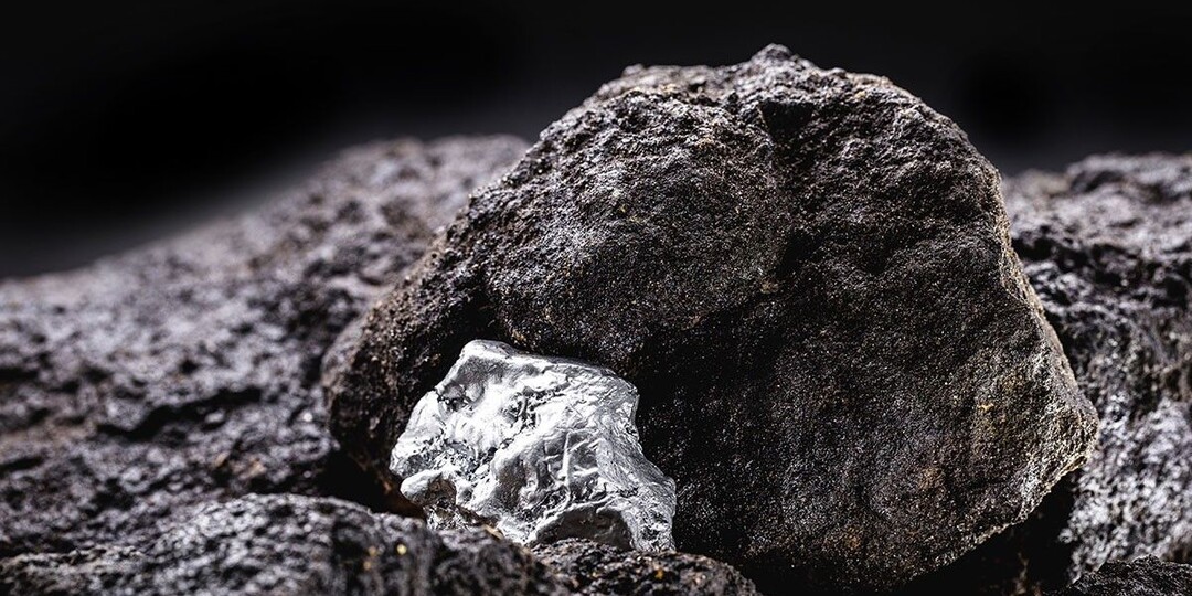 Платина: что это за металл и почему его ценят больше золота