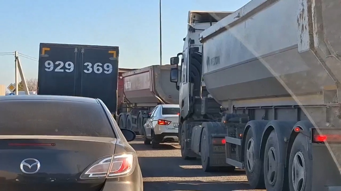    Жители Оренбурга сообщили о проблемах с движением на Загородном шоссе из‑за строительства транспортной развязки