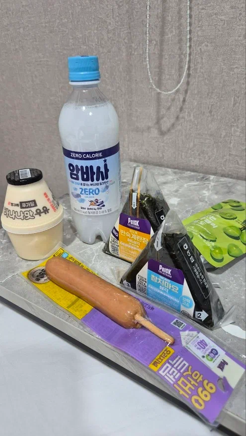 Ужин в отеле после долгой дороги. Фото дочери