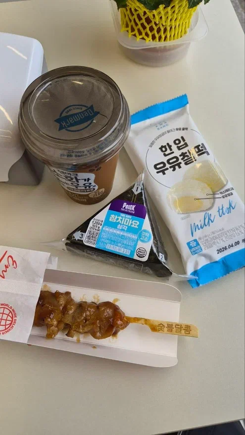 Завтрак в комбини. Фото дочери