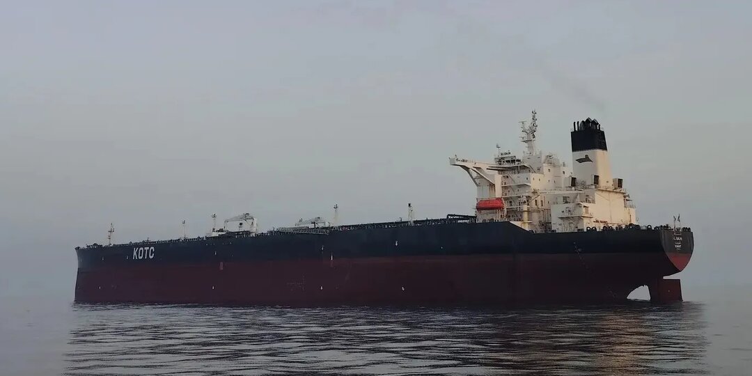 Иран атаковал танкер с 2 млн баррелей нефти в порту Дубая