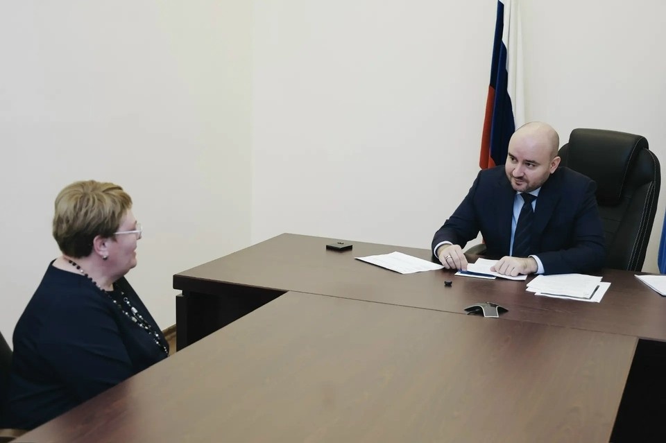    По просьбам жителей в селе Выселки приведут в порядок улицу Октябрьскую, а также участок по улице Победы с тротуаром и освещением. правительство Самарской области