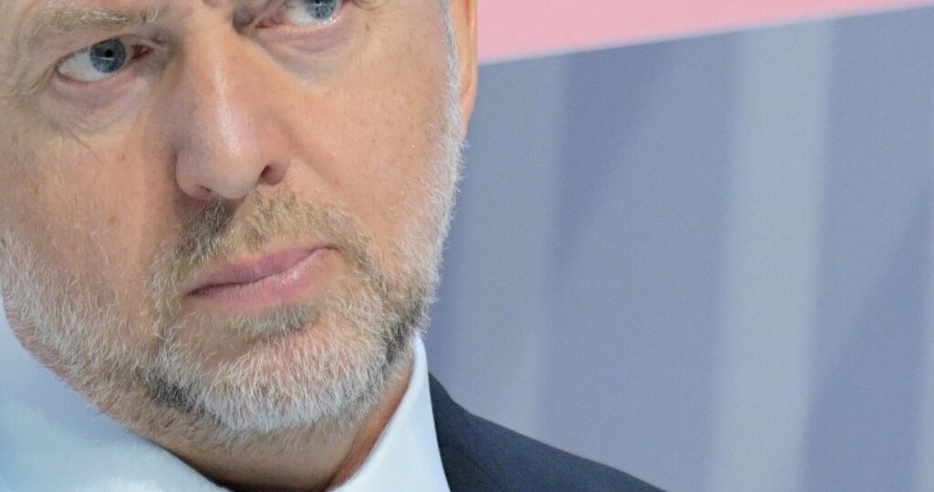 Миллиардер предложил перейти на 12-часовой график