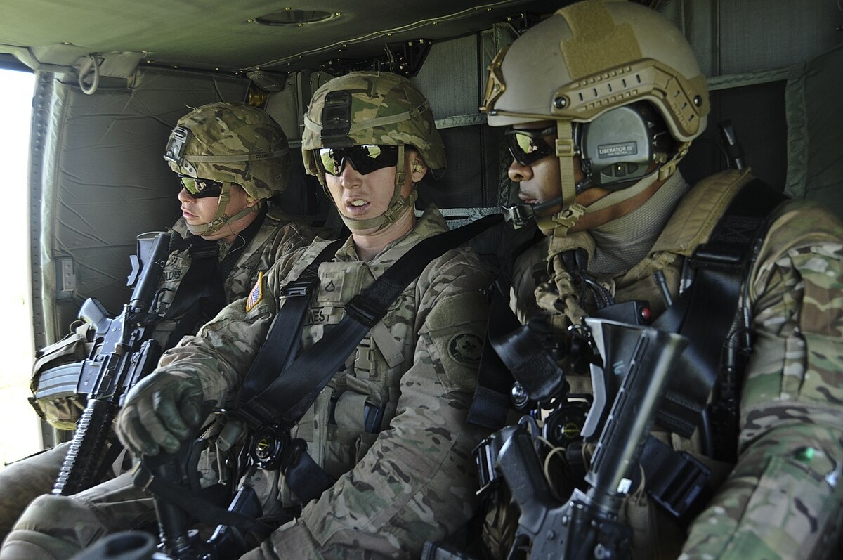 На помощь дипломатии 