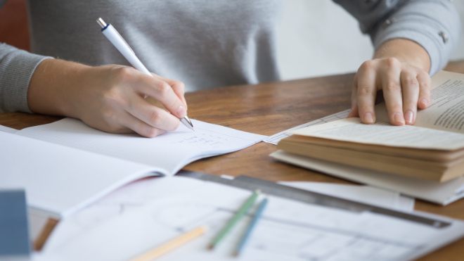 Фото: https://ru.freepik.com/free-photo/student-female-hands-performing-written-task-copybook_1281591.htm#fromView=search&page=1&position=0&uuid=de9bf3ff-d0a9-46e9-92a6-dca73742deed&query=%D1%8D%D0%BA%D0%B7%D0%B0%D0%BC%D0%B5%D0%BD